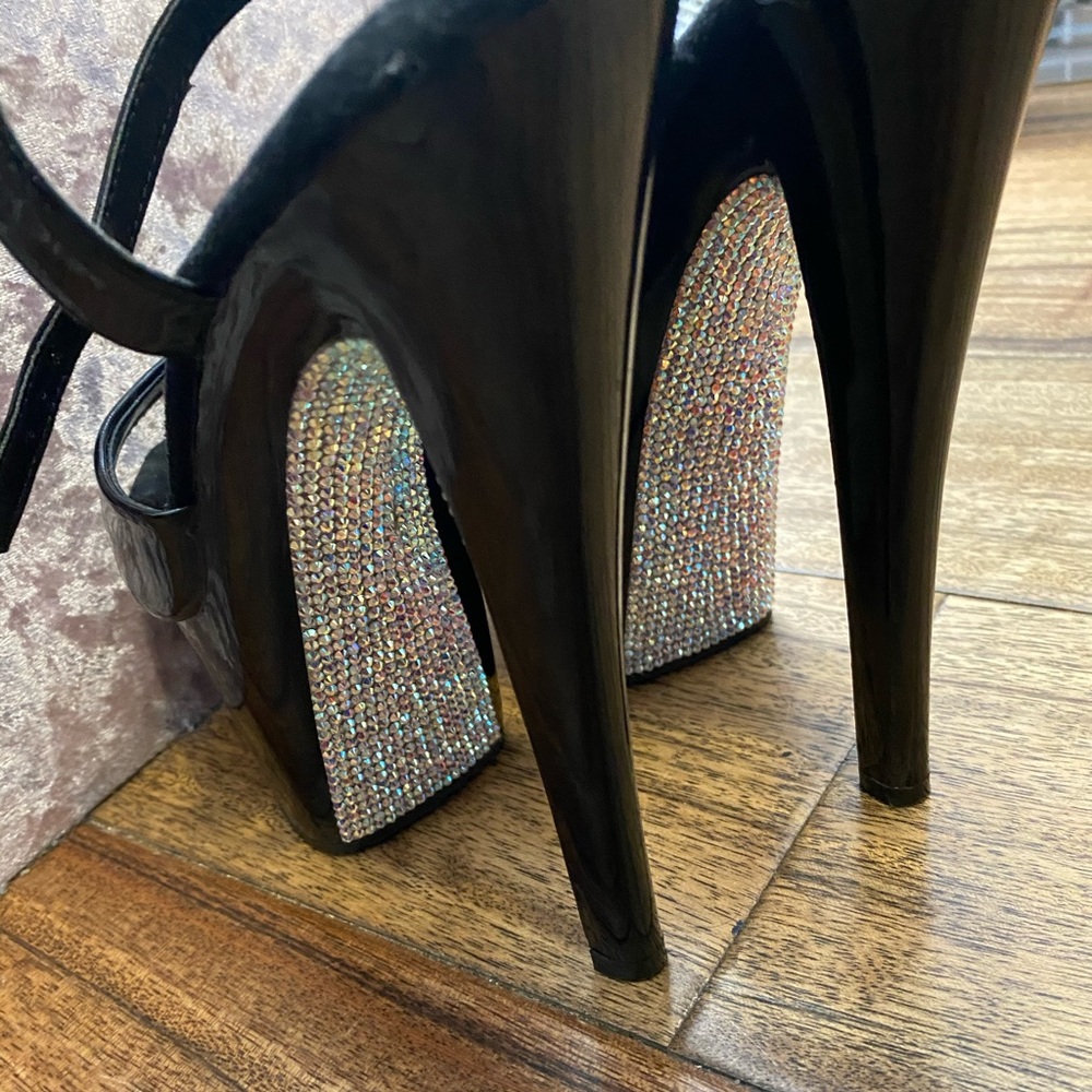 6” pleaser heels